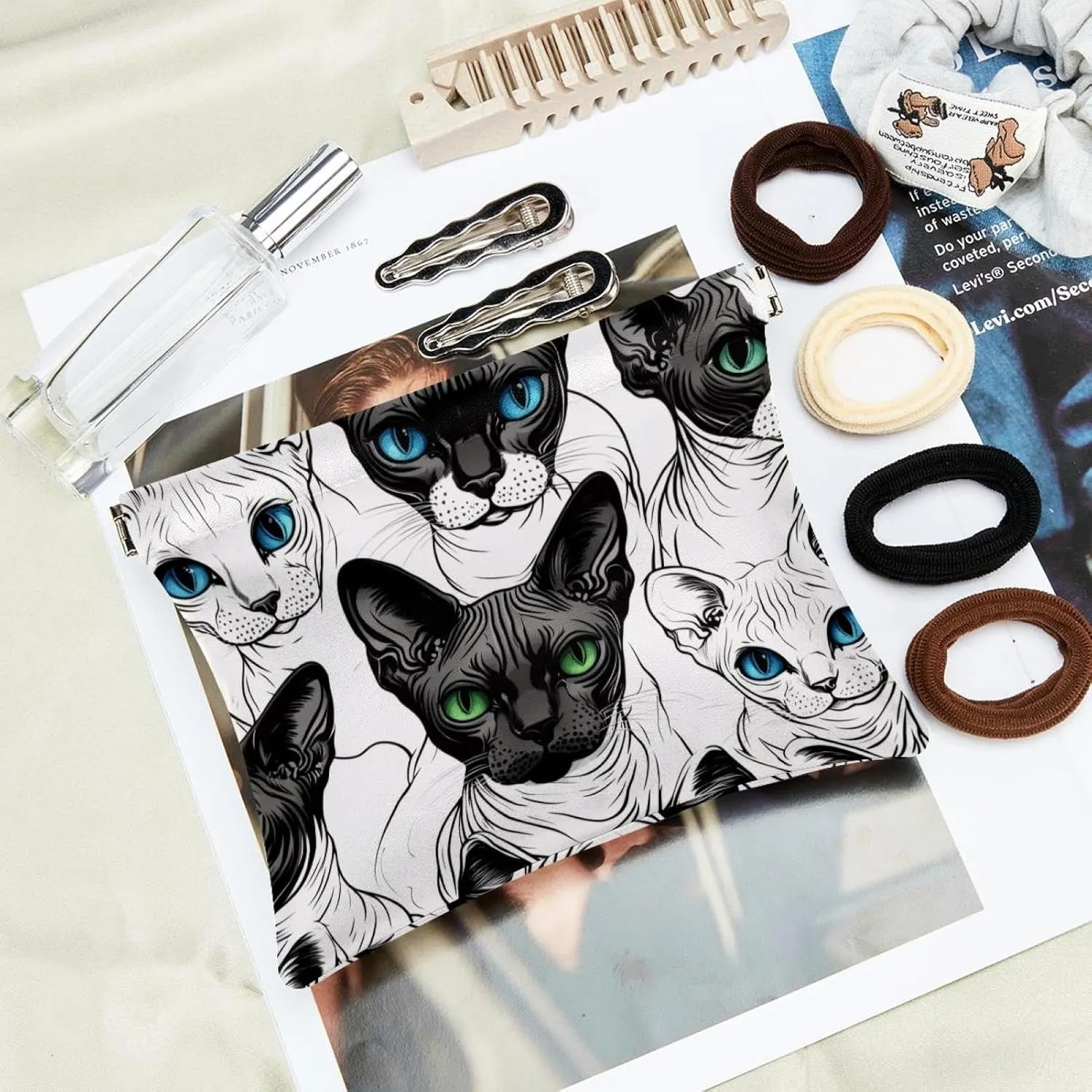 Cool Cats with Blue and Green Eyes Pocket Cosmetic Bag, Waterproof Squeeze Makeup Bag No Zipper Self-Closing, Portable Mini Travel Storage for Headphones Jewelry