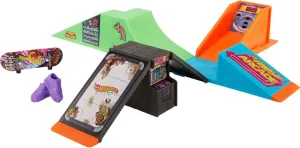 Hot Wheels Skate Arcade Skatepark Playset, Includes Exclusive Tony Hawk-Designed Fingerboard and 1 Pair of Removable Skate Shoes for Kids