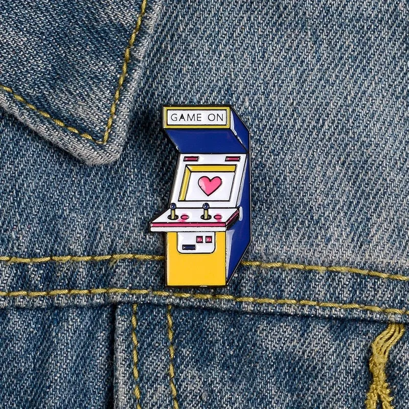 Retro arcade machine Game On enamel pin