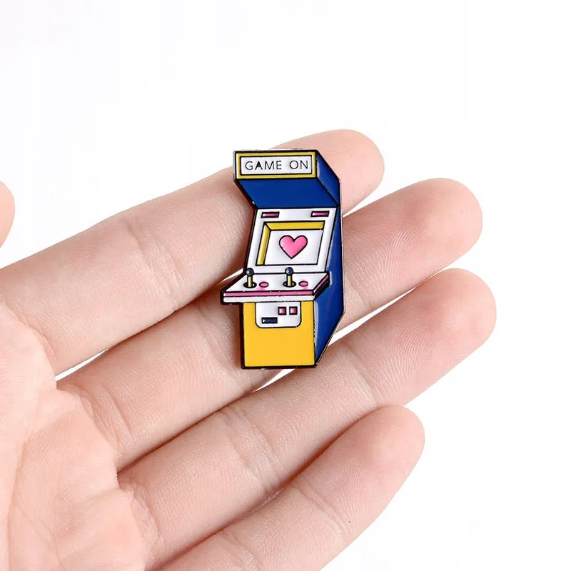 Retro arcade machine Game On enamel pin