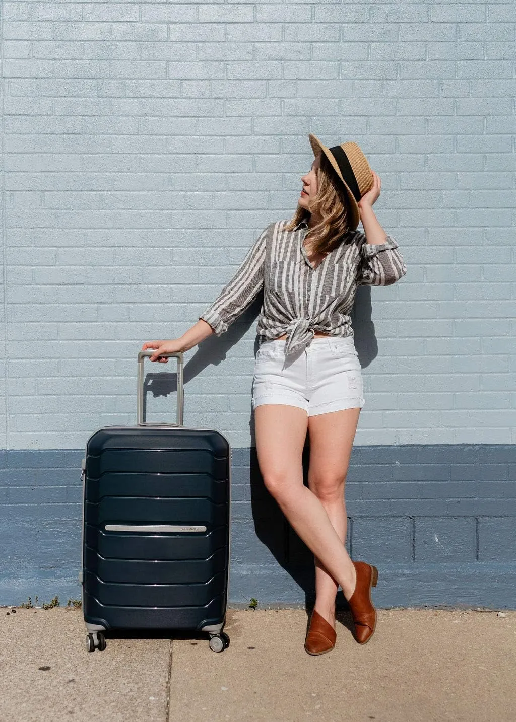 Samsonite Freeform Hardside Expandable with Double Spinner Wheels, Navy, Checked-Medium 24-Inch