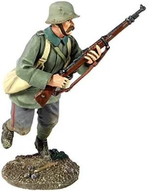 W. Britain 23056 1916-18 German Infantry Running with Grenade Bags No.1