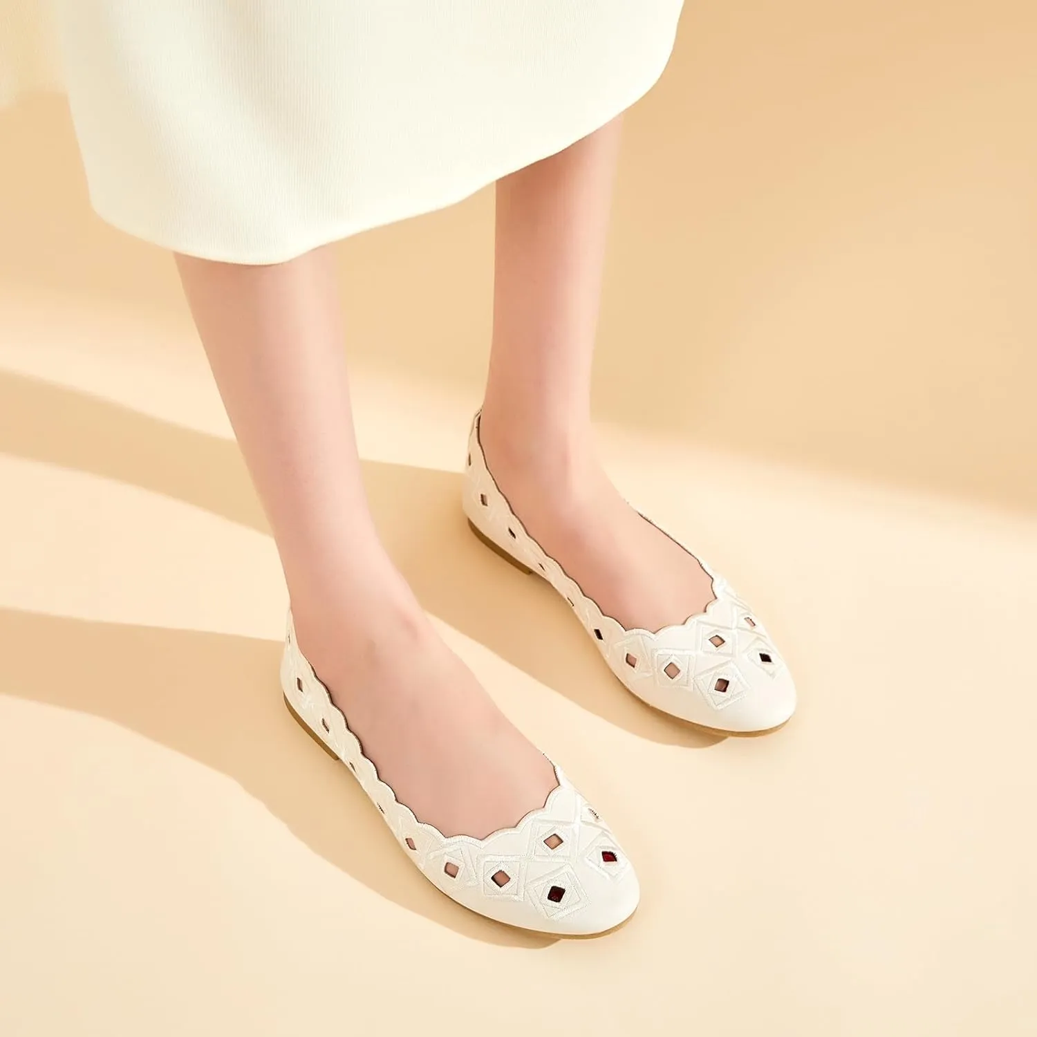 Women's Ballet Flats Shoes with Breathable Eyelet,Black and White Dress Shoes for Women,Soft Memoery Foam Flats for Women